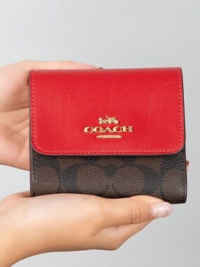 Coach SMALL TRIFOLD WALLET IN RED BLOCKED SIGNATURE CANVAS